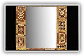 Specchio bronzo da tavolo o cornice:
Realizzato in vetri artistici, vetri specchiati, murrine, perle di vetro, oro, argento
dimensione: 26x32 cm con bordo di 5 cm