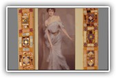 Cornice lilla:
Realizzata in vetri artistici, vetri specchiati, murrine, oro e perle di vetro 
Dimensione: 24x19 misura esterna   (per fotografia 13x18 cm)
                      21x 15,5     (per fotografia 10x15cm)
                      17x15         (per fotografia 9x11 cm)
